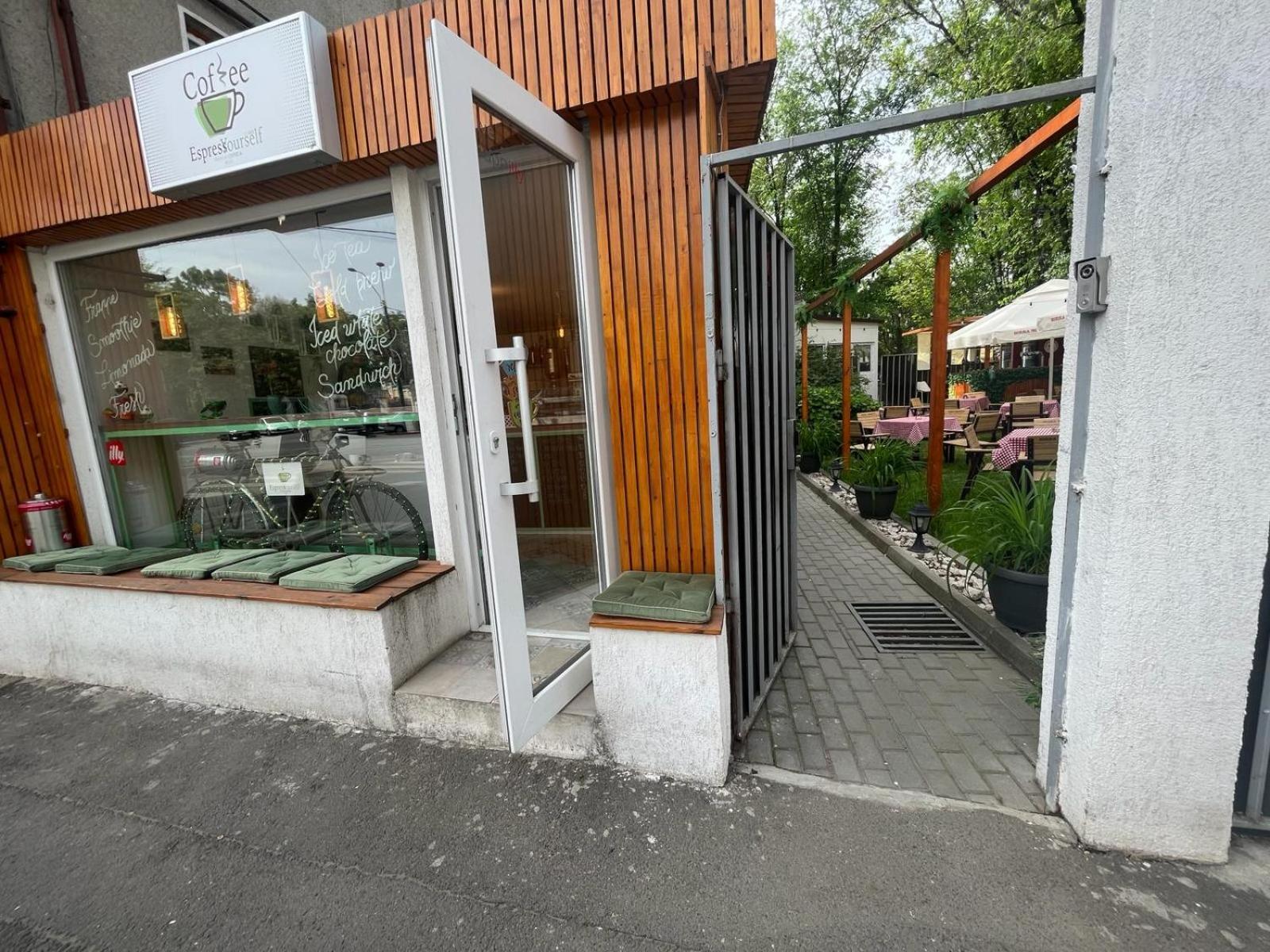 House Of Tourists Garden And More Букурещ Екстериор снимка