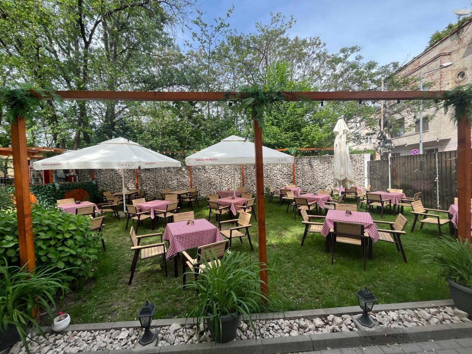 House Of Tourists Garden And More Букурещ Екстериор снимка