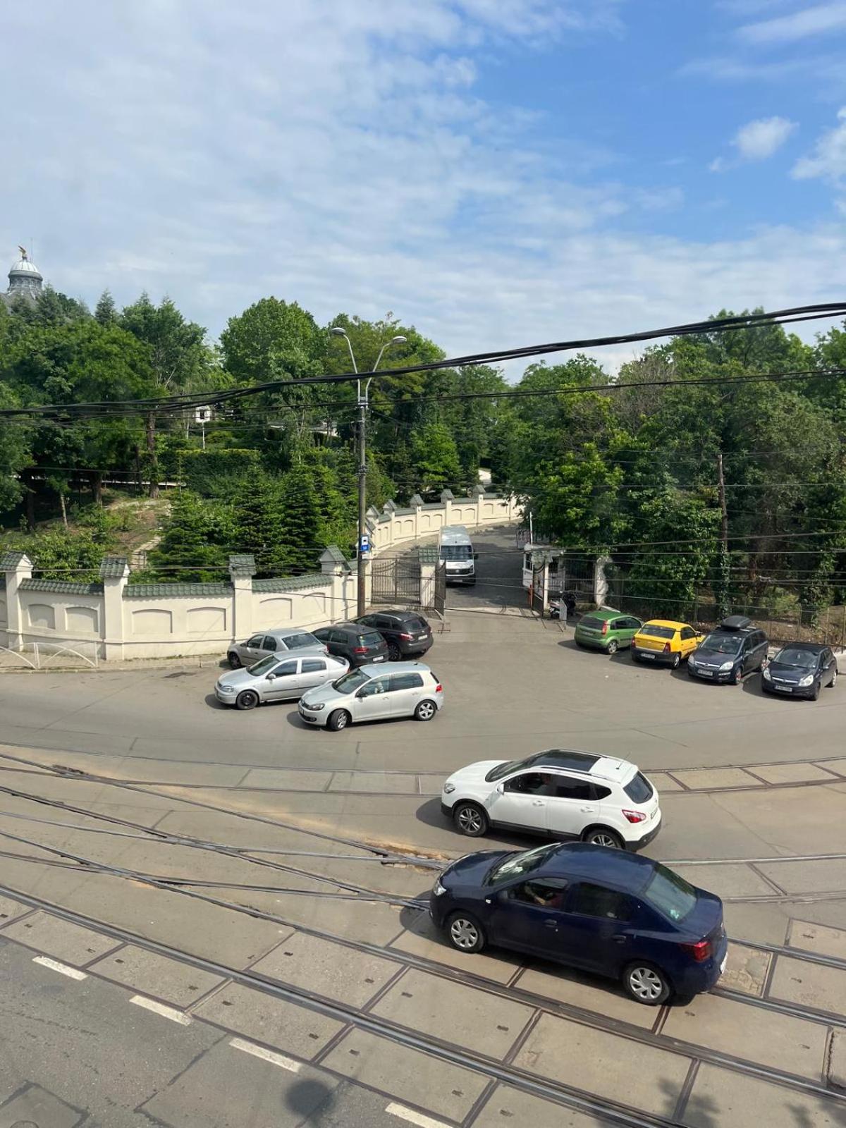 House Of Tourists Garden And More Букурещ Екстериор снимка